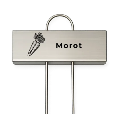 Rostfri växtskylt med texten Morot och en graverad morotsillustration